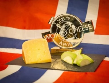 Το καλύτερο τυρί του κόσμου φτιάχνεται από 12 αγελάδες - Τρώνε 14 χόρτα και πίνουν νερό από τα φιόρδ